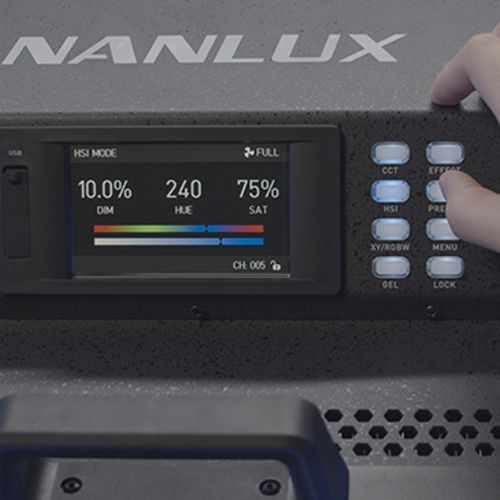NANLUX Dyno 650C 高亮度全彩LED平板燈具